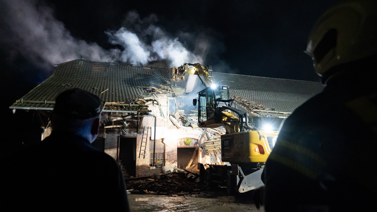 Das Feuer War Nie Richtig Aus Stundenlanger Einsatz Bei